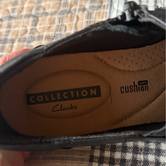 Clarks Black Leather Heeled Shoes, Size 6.5, EUC - Picture 5 of 7